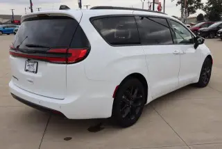 Chrysler Pacifica 2026 Select 4dr Mini-Van
