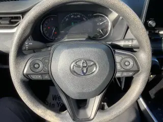 Toyota RAV4 2023 con tracción en las cuatro ruedas LE de 4 puertas SUV