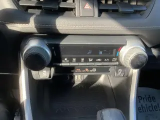 Toyota RAV4 2023 con tracción en las cuatro ruedas LE de 4 puertas SUV