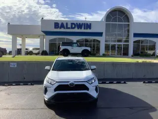 Toyota RAV4 2023 con tracción en las cuatro ruedas LE de 4 puertas SUV