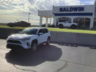 Toyota RAV4 2023 con tracción en las cuatro ruedas LE de 4 puertas SUV