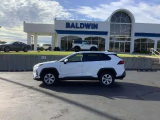 Toyota RAV4 2023 con tracción en las cuatro ruedas LE de 4 puertas SUV