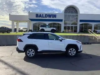 Toyota RAV4 2023 con tracción en las cuatro ruedas LE de 4 puertas SUV