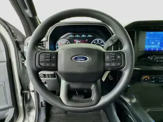 Ford F-150 2023 4x2 XL 4dr SuperCrew 5.5 ft. SB