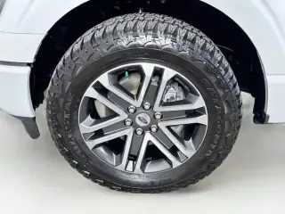 Ford F-150 2023 4x2 XL 4dr SuperCrew 5.5 ft. SB