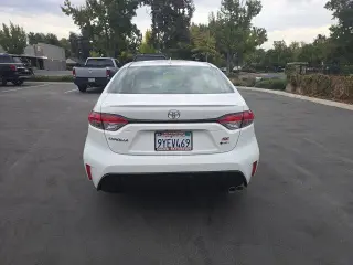 Toyota Corolla Hybrid 2026 SE sedán 4 puertas