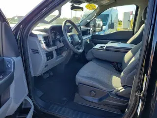 Ford F-250 Super Duty 2023 4x4 XL 4dr Crew Cab 8 ft. LB Pickup