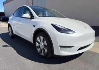 Tesla Model Y 2023 4dr Crossover
