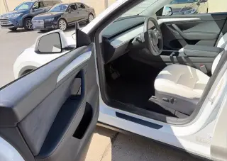 Tesla Model Y 2023 4dr Crossover