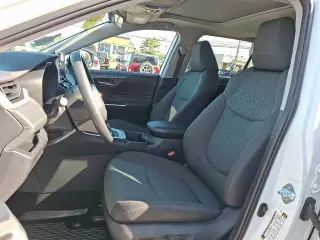 Toyota RAV4 2024 XLE 4dr SUV