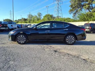Nissan Altima 2025 2.5 SV 4dr Sedán
