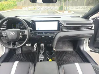 Toyota Camry 2025 SE sedán 4 puertas