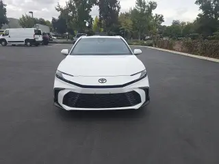 Toyota Camry 2025 SE sedán 4 puertas