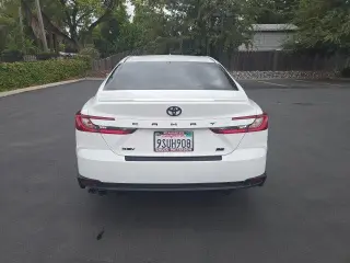 Toyota Camry 2025 SE sedán 4 puertas