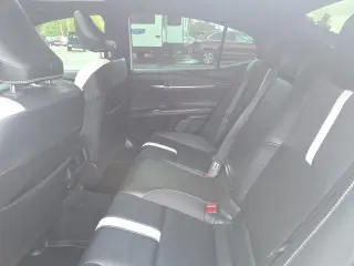 Toyota Camry 2025 SE sedán 4 puertas