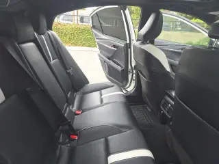 Toyota Camry 2025 SE sedán 4 puertas