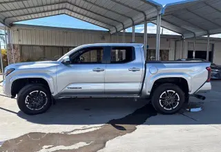 Toyota Tacoma 2024 4x4 SR5 4dr Double Cab 5.0 ft SB