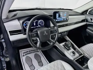 Mitsubishi Outlander 2023 AWD SEL SUV 4 puertas