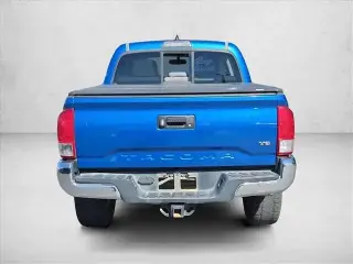 Toyota Tacoma 2017 4x2 TRD Off-Road 4dr Double Cab 5.0 ft SB