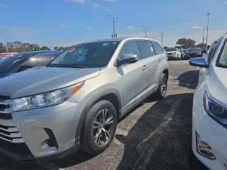 Toyota Highlander 2017 LE 4dr SUV (2.7L I4)