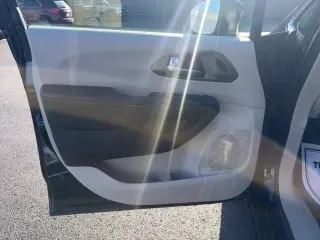 Chrysler Pacifica Plug-In Hybrid 2023 Touring L 4dr Mini-Van