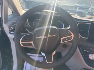 Chrysler Pacifica Plug-In Hybrid 2023 Touring L 4dr Mini-Van