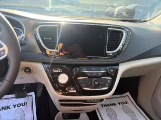 Chrysler Pacifica Plug-In Hybrid 2023 Touring L 4dr Mini-Van
