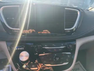 Chrysler Pacifica Plug-In Hybrid 2023 Touring L 4dr Mini-Van
