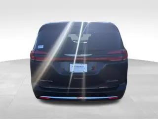 Chrysler Pacifica Plug-In Hybrid 2023 Touring L 4dr Mini-Van