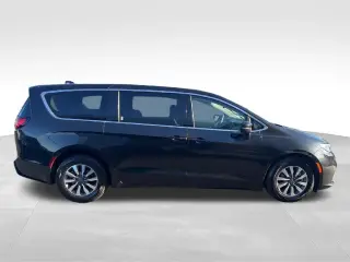 Chrysler Pacifica Plug-In Hybrid 2023 Touring L 4dr Mini-Van
