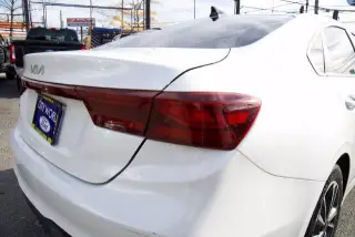 Forte Kia 2023 LXS sedán de 4 puertas