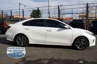 Forte Kia 2023 LXS sedán de 4 puertas