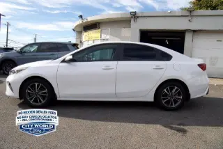 Forte Kia 2023 LXS sedán de 4 puertas