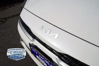 Forte Kia 2023 LXS sedán de 4 puertas