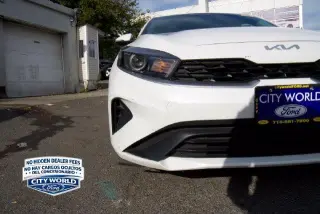 Forte Kia 2023 LXS sedán de 4 puertas