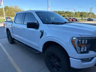 Ford F-150 2021 4x4 XLT 4dr SuperCrew con plataforma de 5.5 pies de largo, SuperCruza.