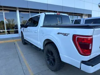 Ford F-150 2021 4x4 XLT 4dr SuperCrew con plataforma de 5.5 pies de largo, SuperCruza.