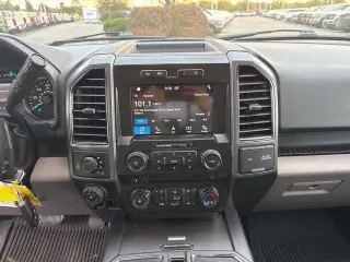 Ford F-150 2017 4x4 XLT 4dr SuperCrew con cabina de 5.5 m.