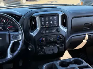 Chevrolet Silverado 1500 2021 4x4 LT 4dr Crew Cab 5.8 ft. SB con 1LT