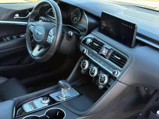 Genesis G70 2023 2.0T 4dr Sedán