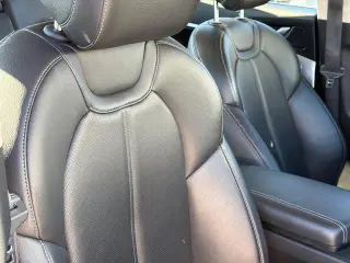 Genesis G70 2023 2.0T 4dr Sedán
