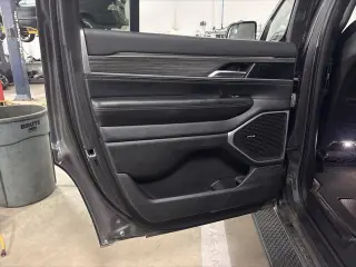 Jeep Wagoneer 2024 4x2 Serie II 4dr SUV