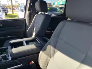 Toyota Tundra 2025 4x4 SR5 4dr CrewMax Cab Pickup SB