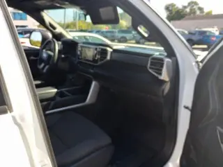 Toyota Tundra 2025 4x4 SR5 4dr CrewMax Cab Pickup SB