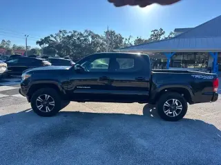 Toyota Tacoma 2017 4x4 TRD Sport 4dr Double Cab 5.0 ft SB 6A
