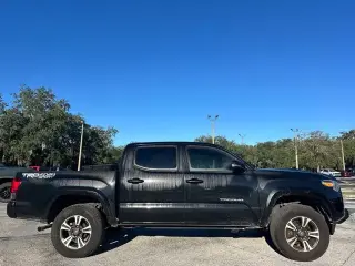 Toyota Tacoma 2017 4x4 TRD Sport 4dr Double Cab 5.0 ft SB 6A
