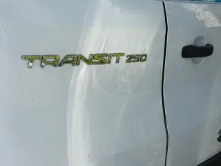 Ford Transit 2017 250 3dr LWB Techo Medio Furgón de Carga con Puerta Lateral de Pasajero Deslizante