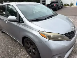 Toyota Sienna 2016 SE 8-Pasajeros 4dr Mini-Van