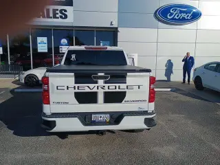 Chevrolet Silverado 1500 2023 4x4 Custom 4dr Crew Cab 5.8 ft. SB