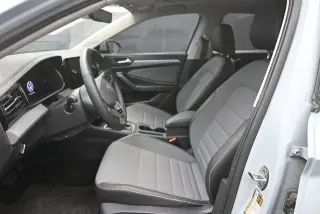 Volkswagen Jetta 2025 SE 4dr Sedán